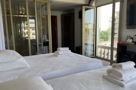 Делюкс 2-местный (с 3 французскими балконами) угловой /вид на город