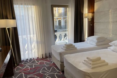 Делюкс 2-местный (с большим балконом) /вид на город, горы