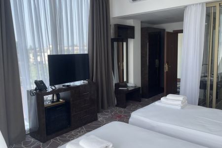 Улучшенный 2-местный (с большим балконом и дизайн.ванной) угловой панорамный /вид на море