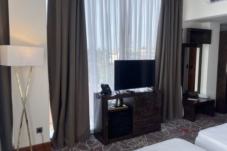 Улучшенный 2-местный (с большим балконом и дизайн.ванной) угловой панорамный /вид на море