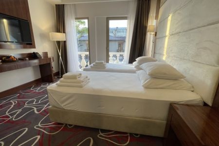 Улучшенный 2-местный (с большим балконом) /вид на город