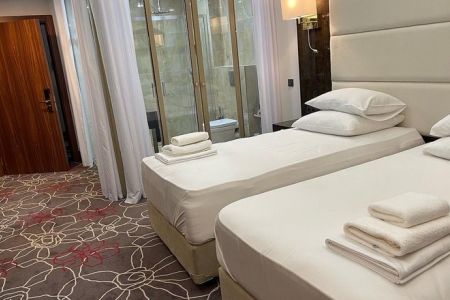 Улучшенный 2-местный (с большим балконом) угловой панорамный /вид на море