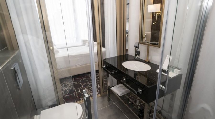 Улучшенный 2-местный (с большим балконом и дизайн.ванной) угловой панорамный /вид на море